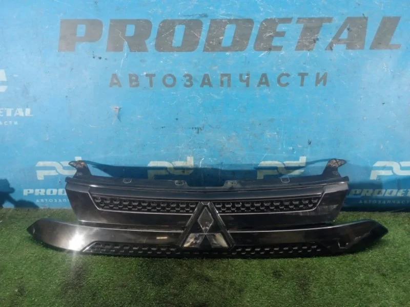 Решетка радиатора Mitsubishi Outlander GF 4B11