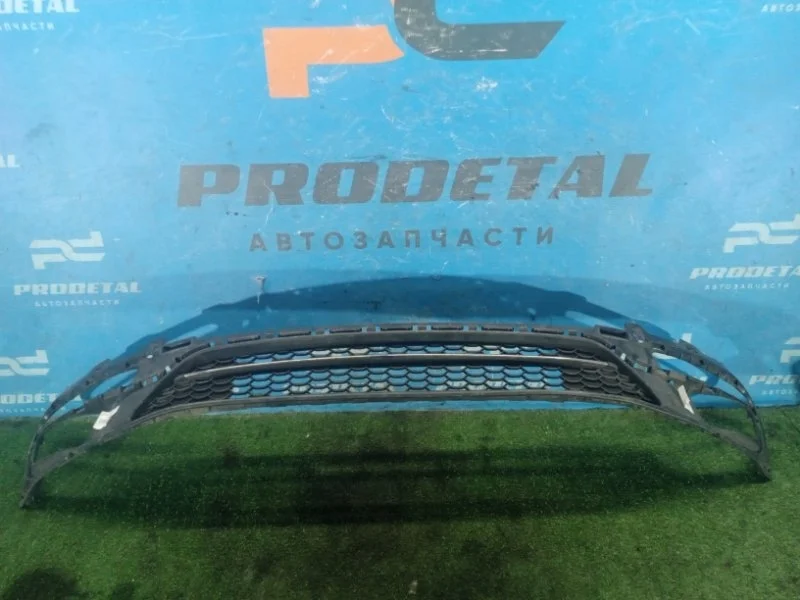 Решетка в бампер центральная передняя Kia Rio