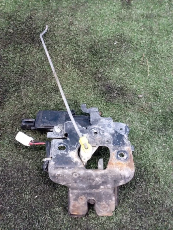 Замок багажника Mazda 3 BK 2002-2009