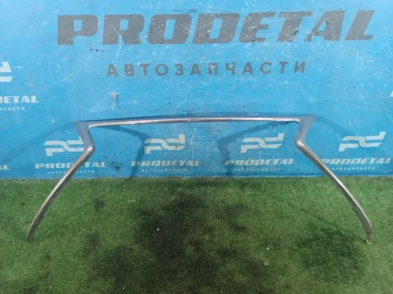 Молдинг решетки радиатора Lexus NX 200/300H 2014+