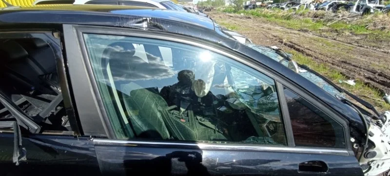 Стекло двери переднее правое Citroen C4 2