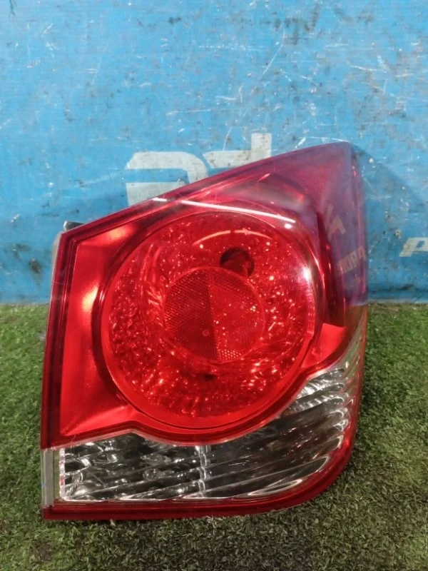 Фонарь наружный задний Chevrolet Cruze 1.6