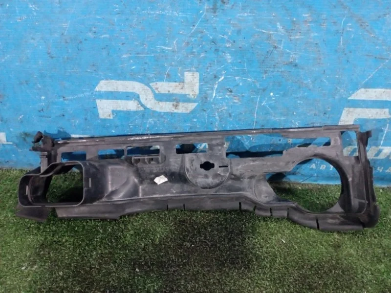 Воздуховод радиатора левый Volvo XC60 2008-2017