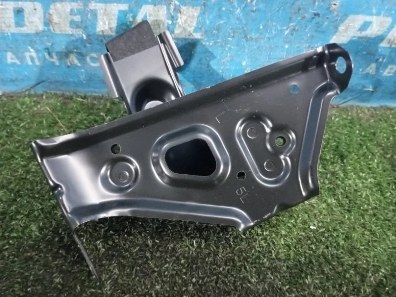 Кронштейн бампера задний левый Toyota Camry V50