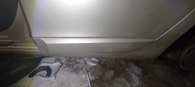 Молдинг двери задний левый Renault Fluence K4M