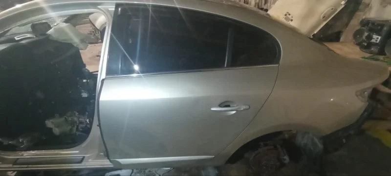 Дверь задняя левая Renault Fluence K4M 2010-2017