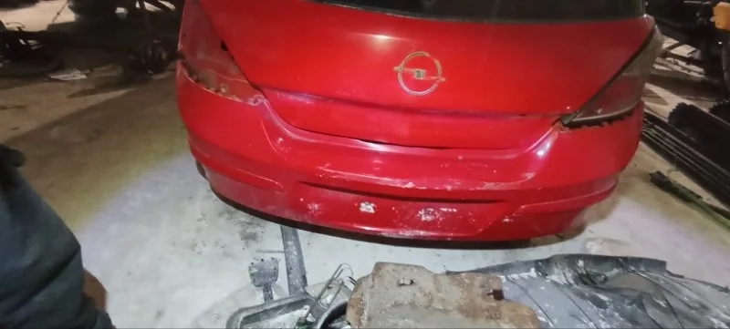 Бампер задний Opel Astra H 2004-2015