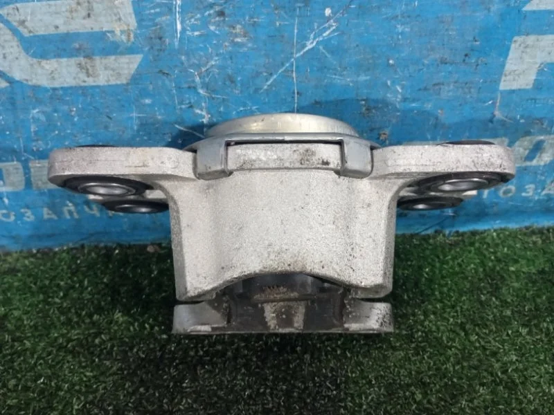 Опора двигателя левая Volvo XC70 2007-2016