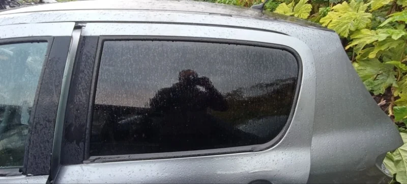 Стекло двери заднее левое Peugeot 307 2001-2008