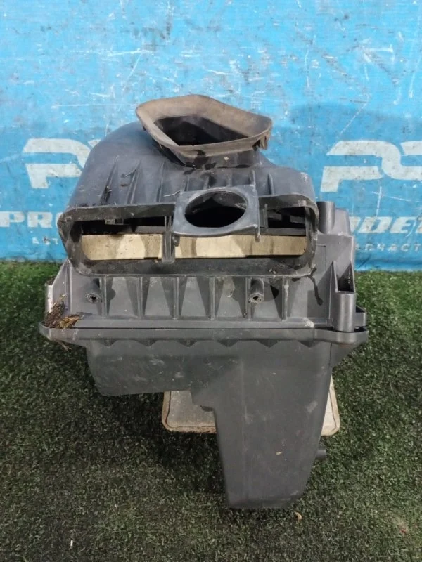 Корпус воздушного фильтра Audi A4 B7 2005-2007
