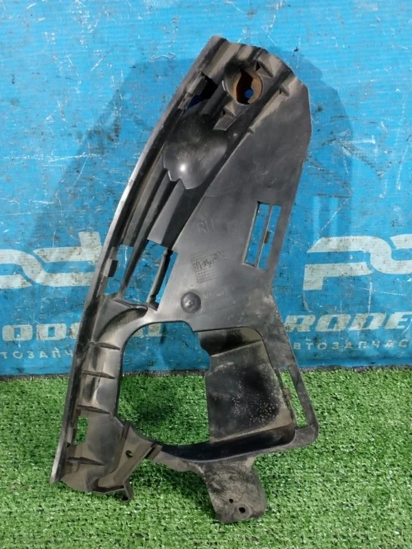 Кронштейн бампера передний правый Volvo XC60