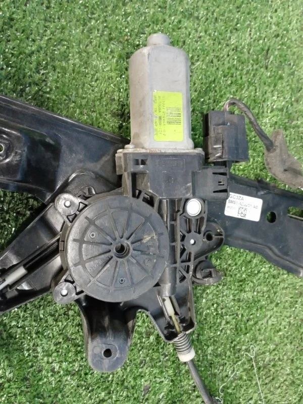 Моторчик стеклоподъемника передний левый Ford