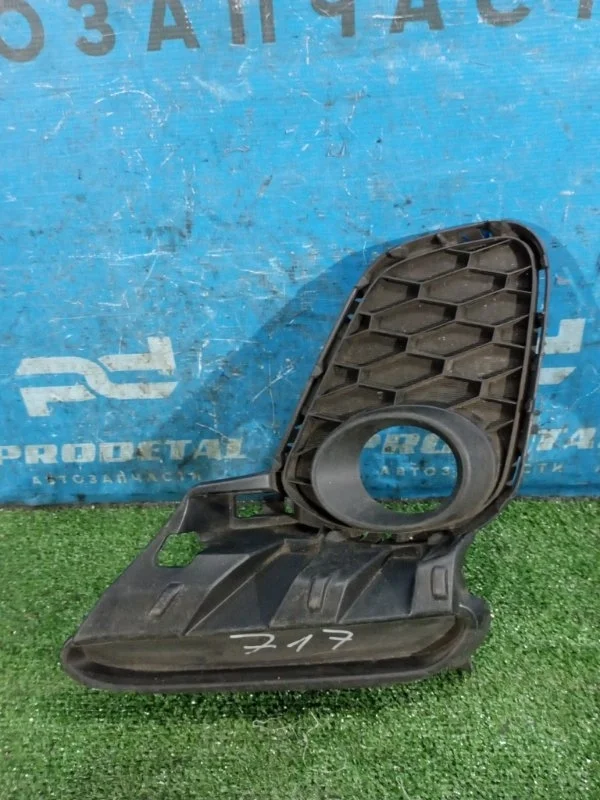 Накладка противотуманной фары левая Mazda 3 BL Z6