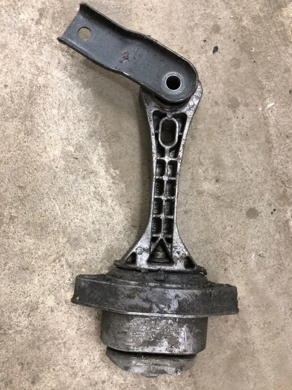 Опора двигателя volkswagen golf 4 APK 2004