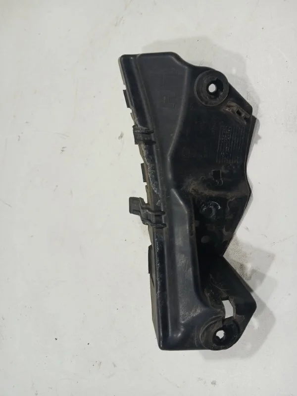 Крепление бампера переднее левое KIA Soul 2