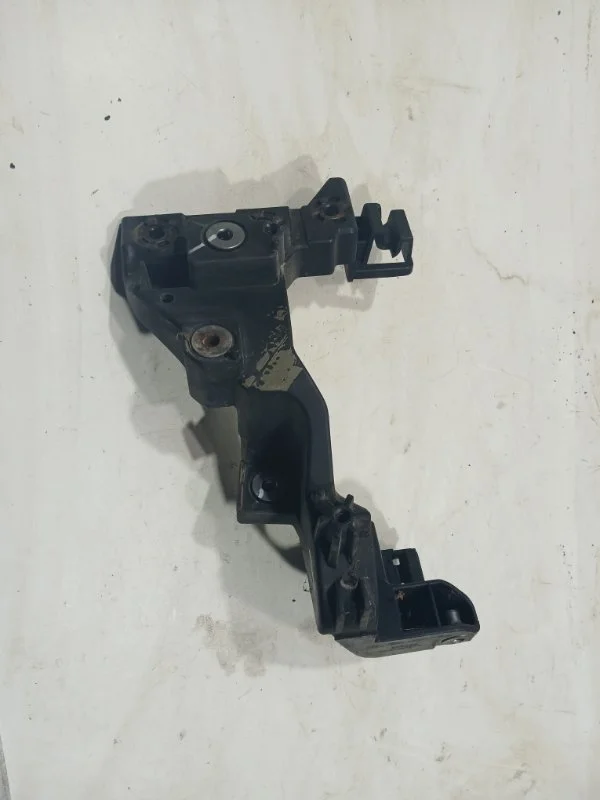 Кронштейн кузова передний левый KIA CEED 2