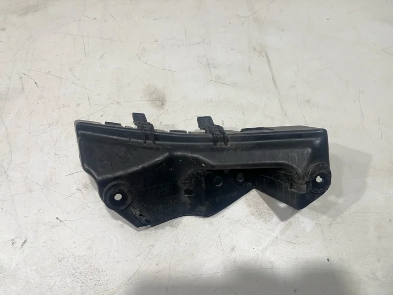 Крепление бампера переднее правое KIA Soul 2 2018