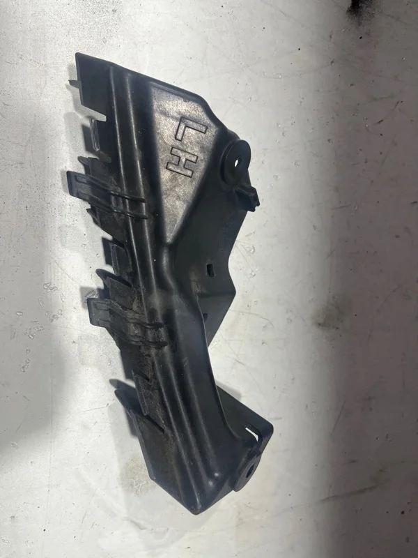 Крепление бампера переднее левое KIA Soul 2 2018