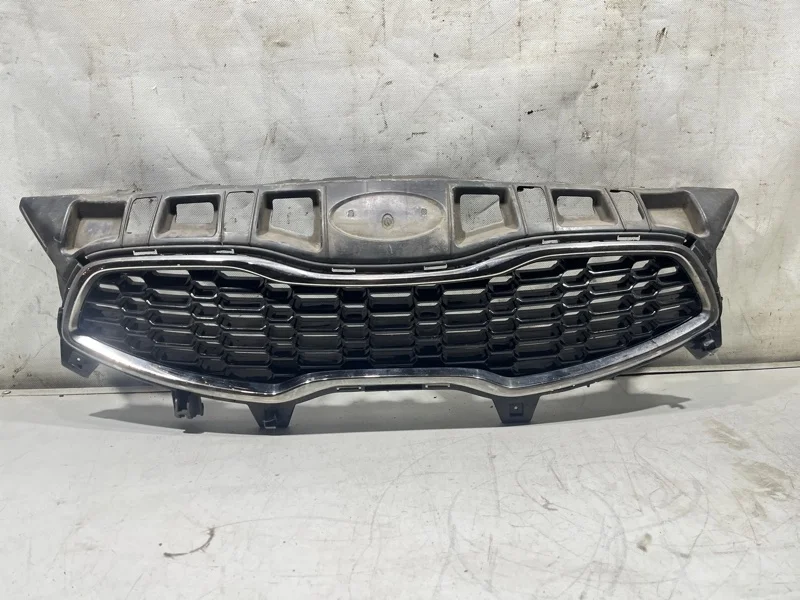 Решетка радиатора передняя KIA CEED 2 2012-2018