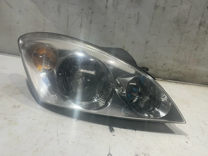 Фара галогеновая правая KIA CEED 1 2009