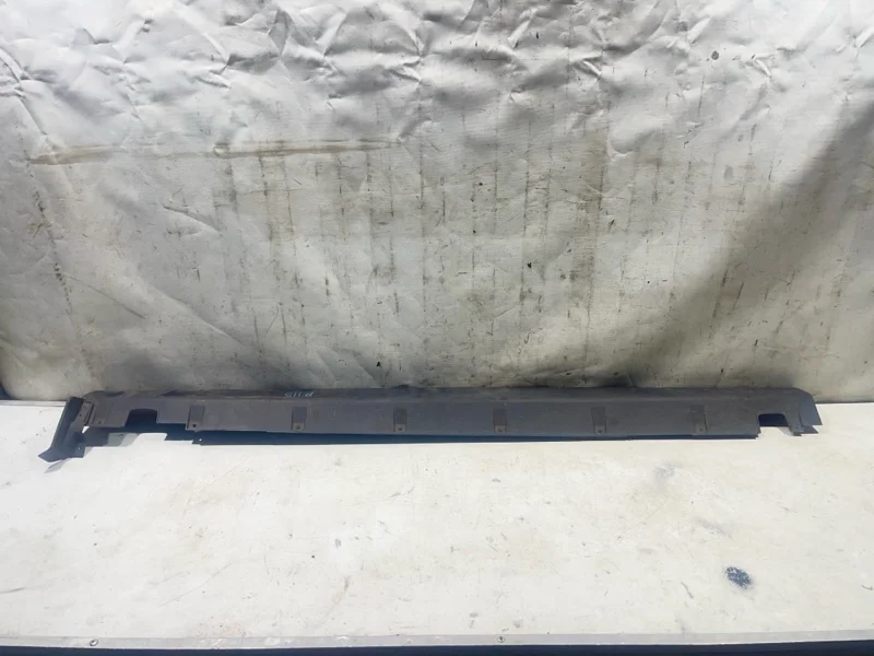 Накладка порога правая KIA Sorento 2 2010