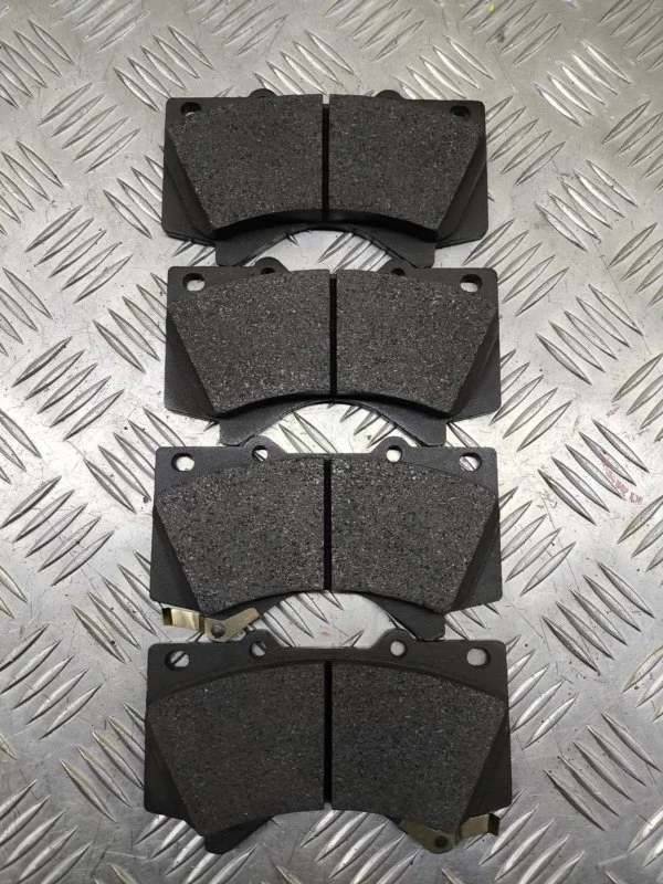 Колодки тормозные передние к-кт Toyota Land Cruiser 200 (2008-2021) 2015 0446560280
