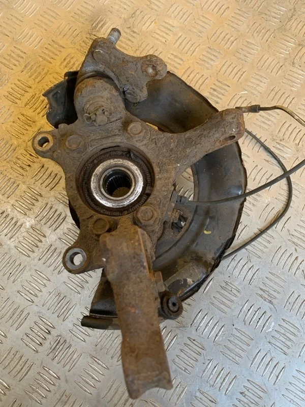 Кулак поворотный левый Toyota Rav 4 (Ca40) (2012-2019) 2013 4321242081 2.0 D 1ADFTV
