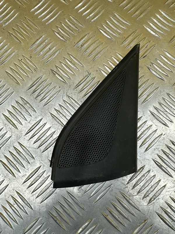 Крышка зеркала внутренняя правая Mitsubishi L200 (2006-2015) 2006 MN136566XA ПИКАП 2.5 D 4D56