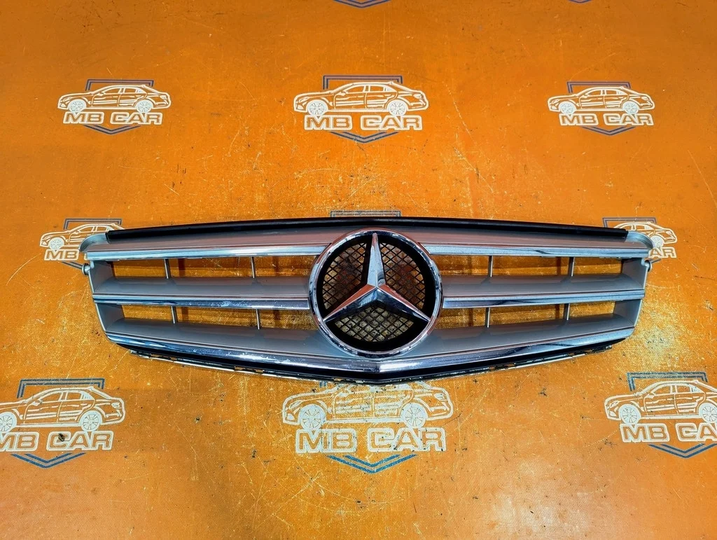 Решетка радиатора Mercedes-Benz