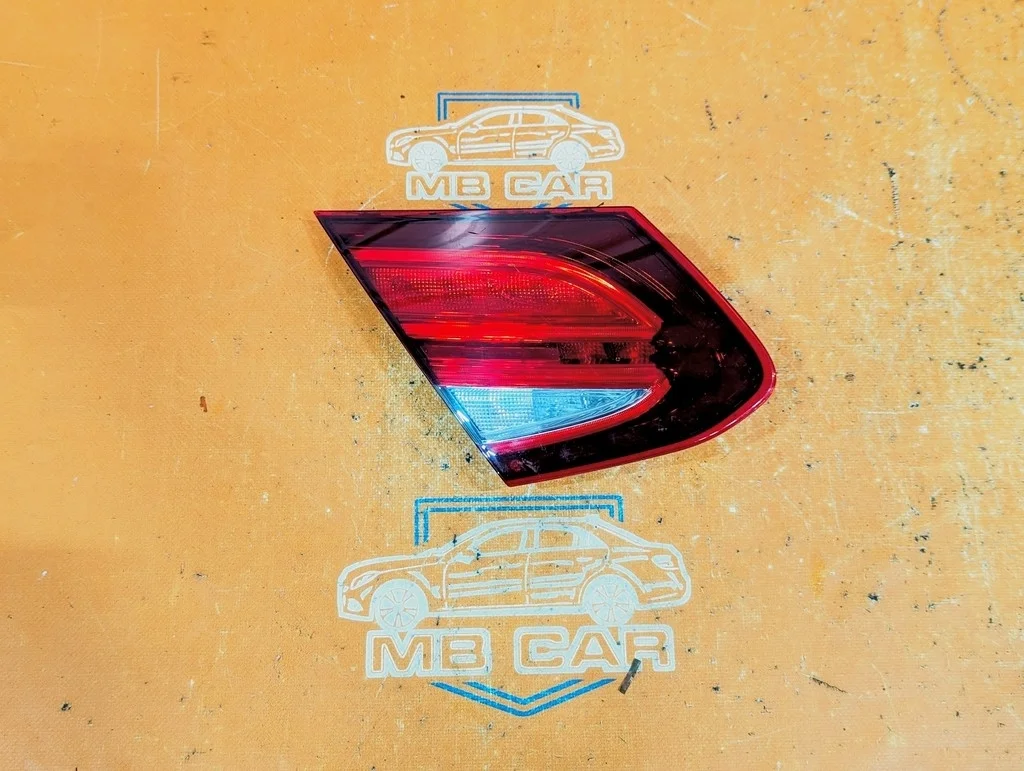 Фонарь крышки багажника Mercedes-Benz