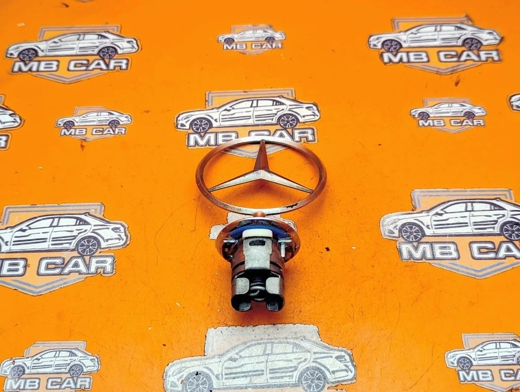 Эмблема капота Mercedes-Benz