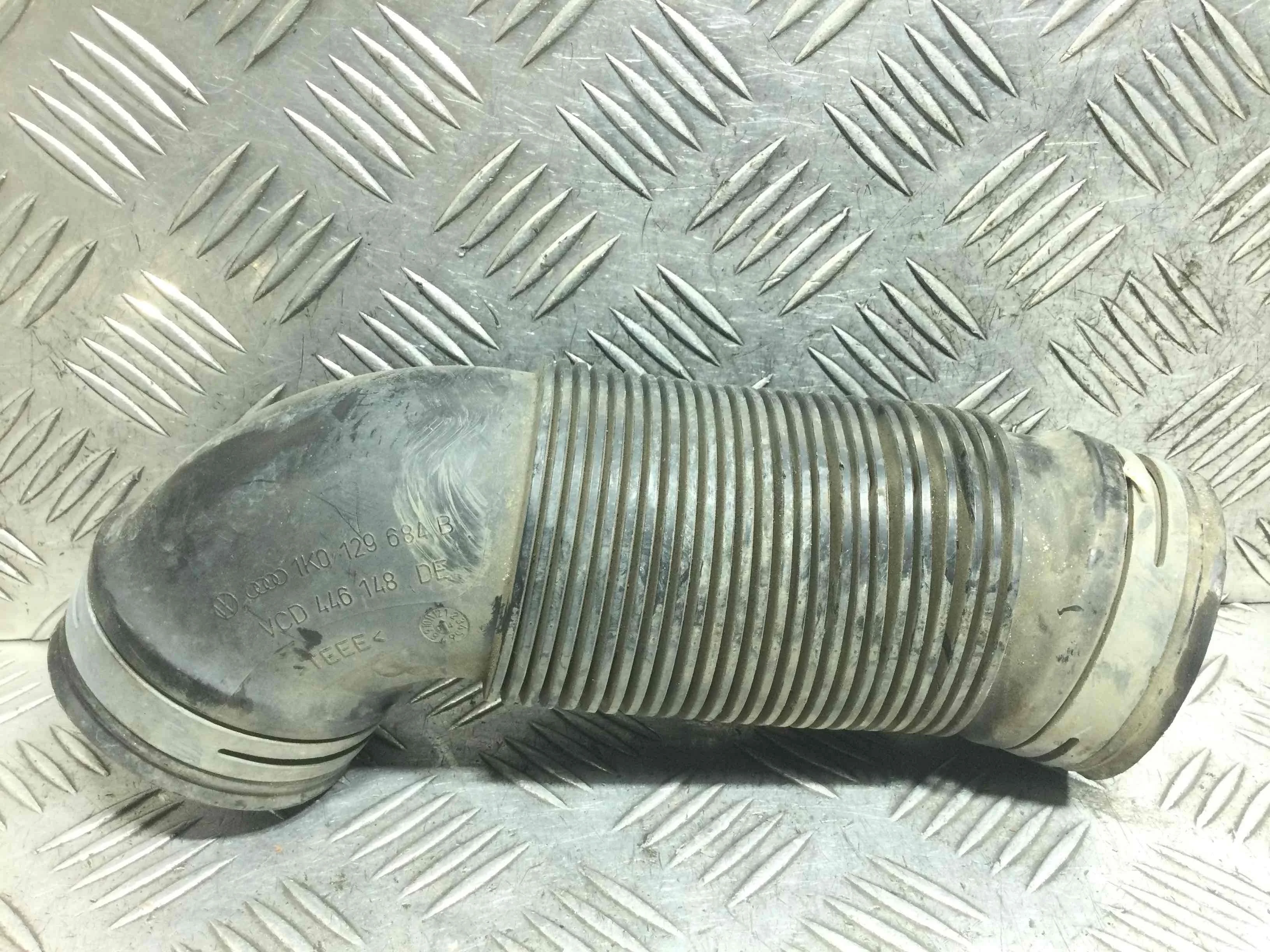 Патрубок воздушного фильтра Volkswagen Passat B5+ [рестайлинг] (2000-2005) дизель 1.9 TDI DSG Х/б