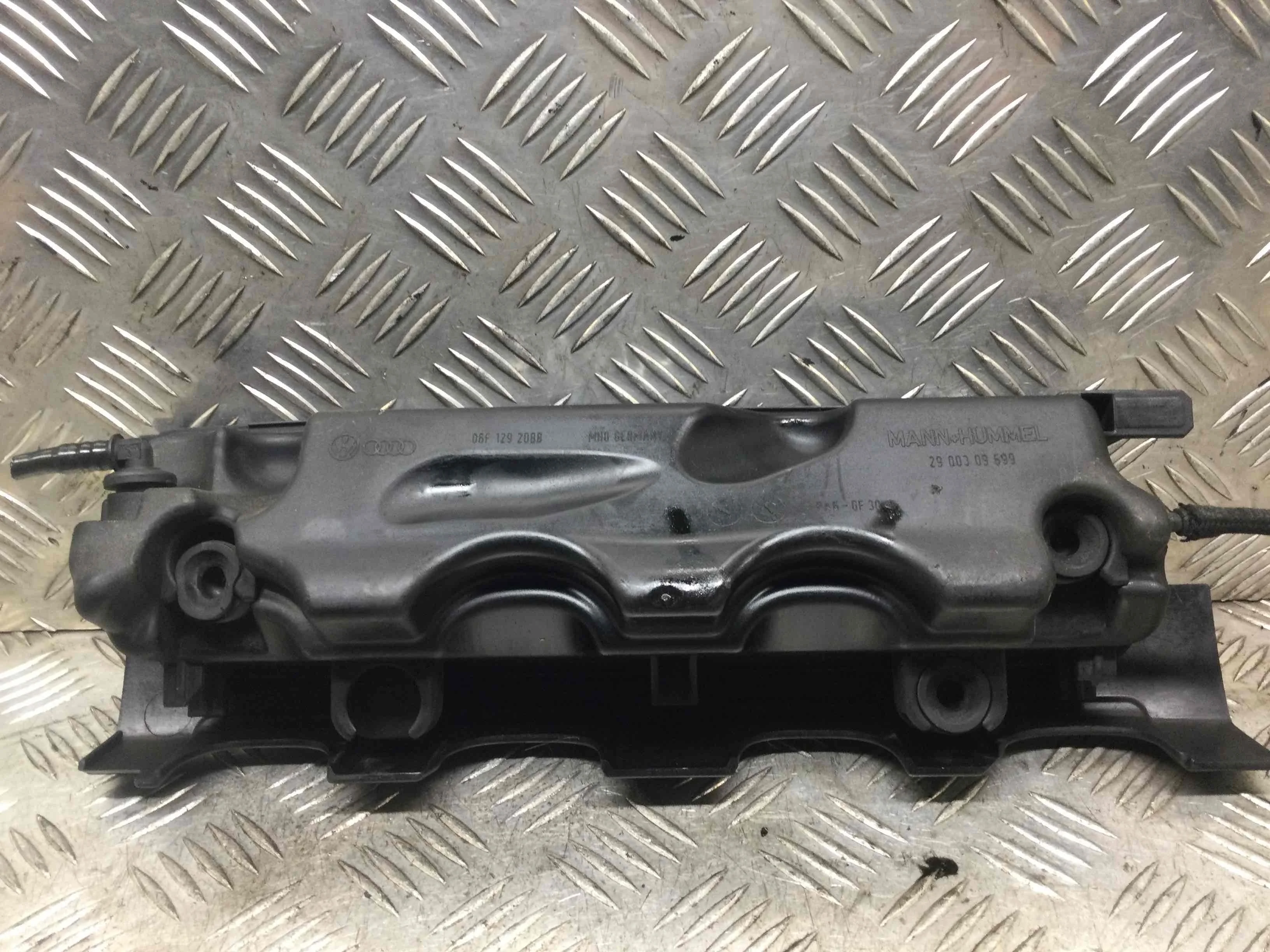 Резонатор воздушного фильтра Audi A3 8P (2003-2005) бензин 2.0 i Механика Х/б