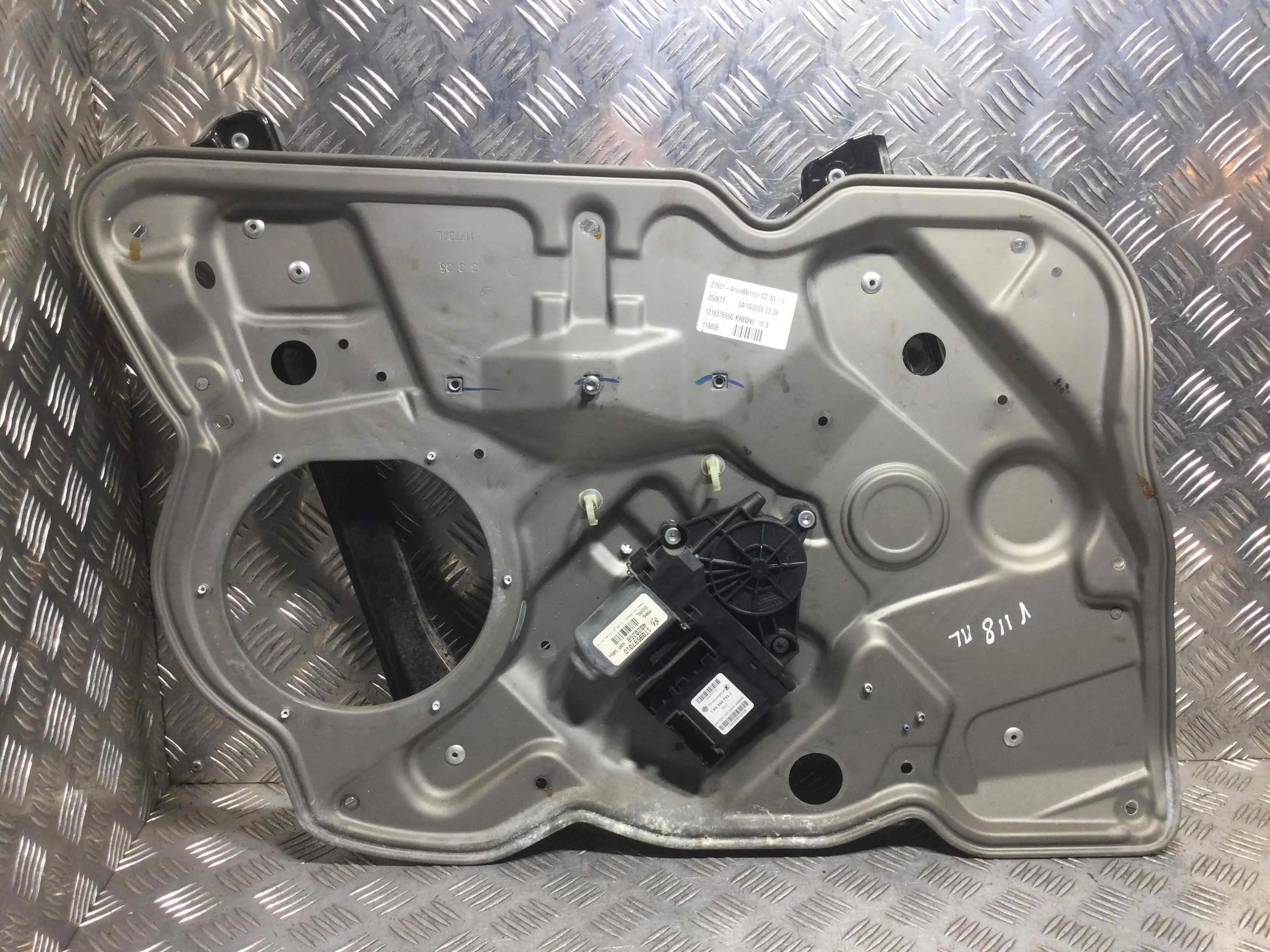 Стеклоподъемник электрический передний левый Volkswagen Passat B6 (2005-2010) дизель 1.6 TDI Механика Универсал