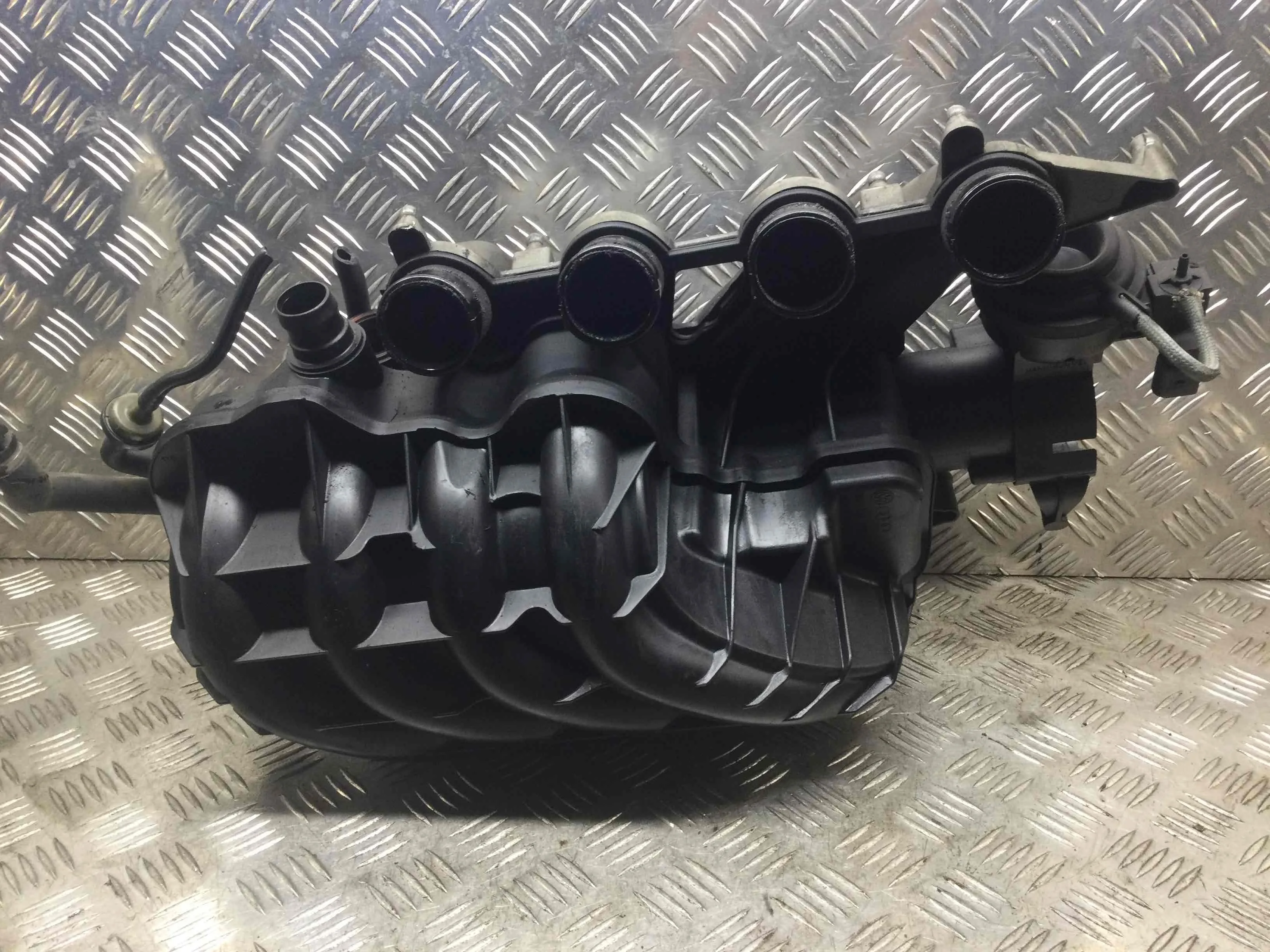 Коллектор впускной Audi A3 8P (2003-2005) бензин 2.0 i Механика Х/б