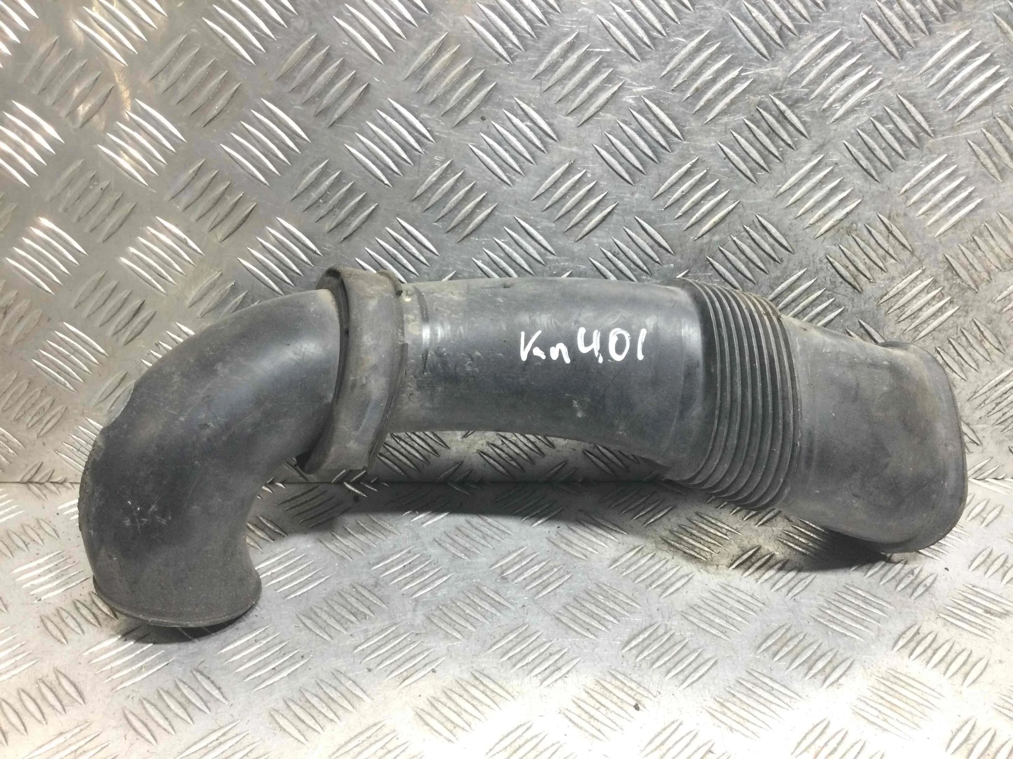 Патрубок воздушного фильтра Volkswagen Touareg 1 поколение 2002-2007 дизель 2.5 TDI Автомат Внедорожник