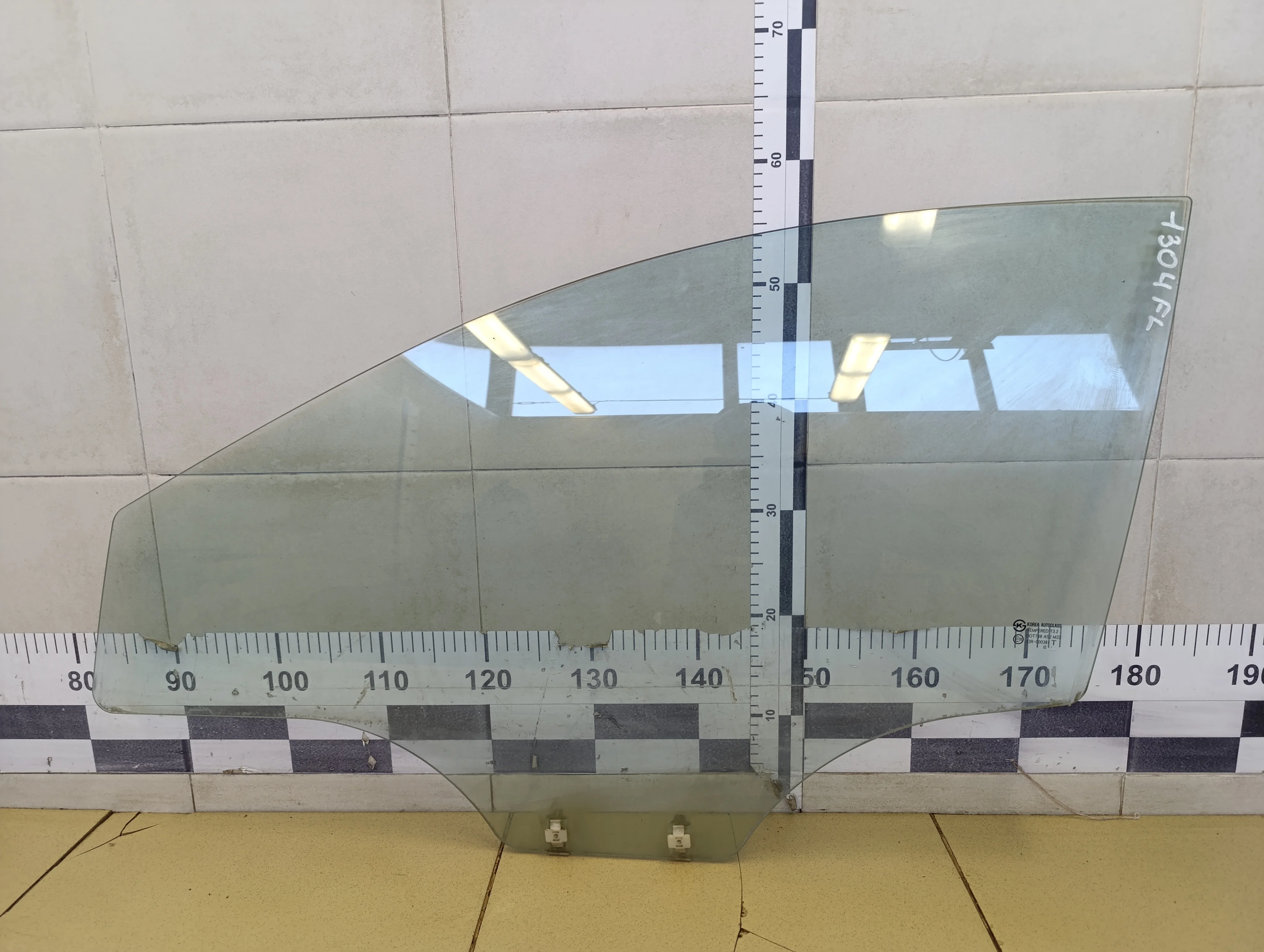 Стекло двери передней левой Solaris 2010-2017