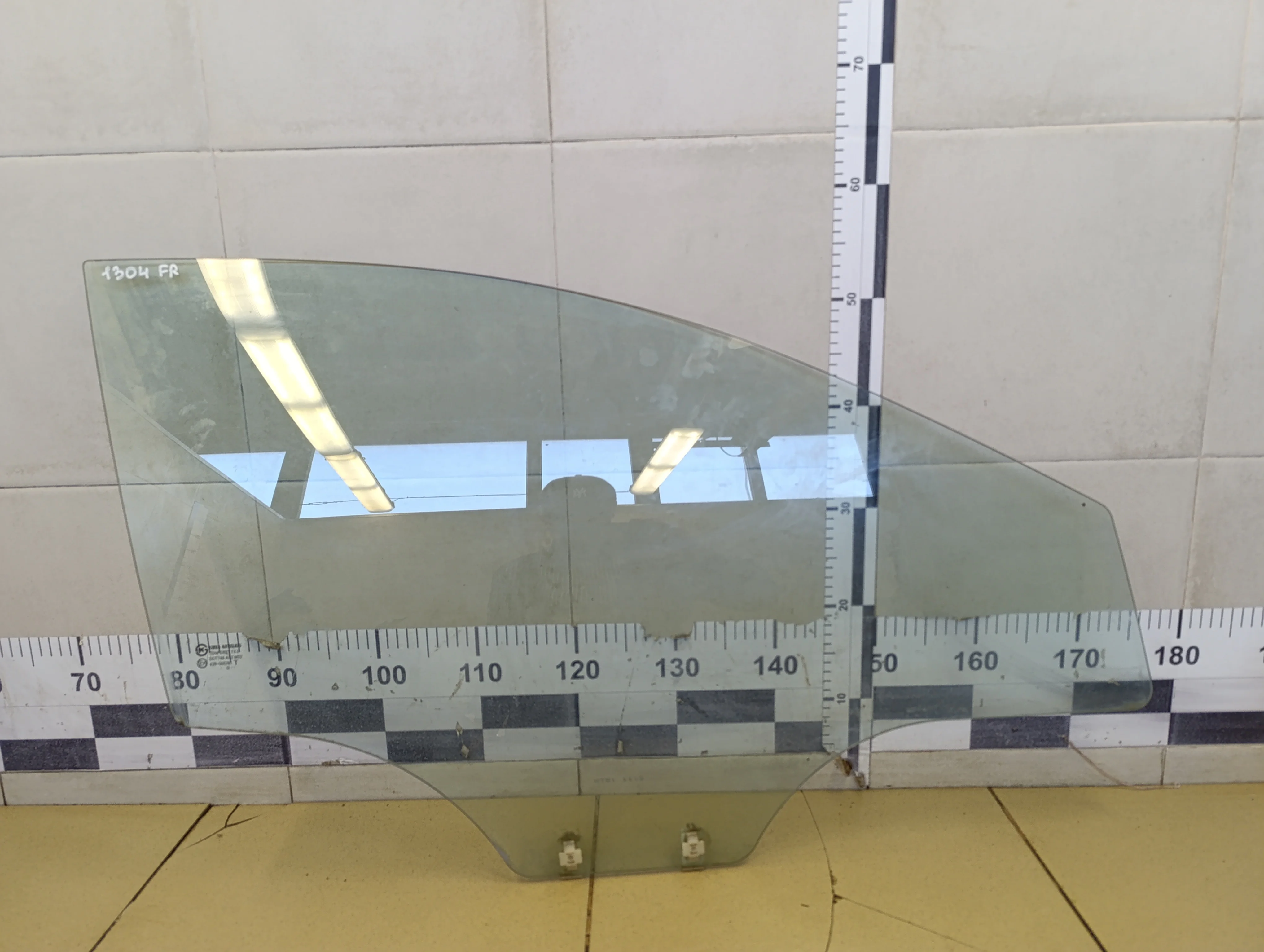 Стекло двери передней правой Solaris 2010-2017