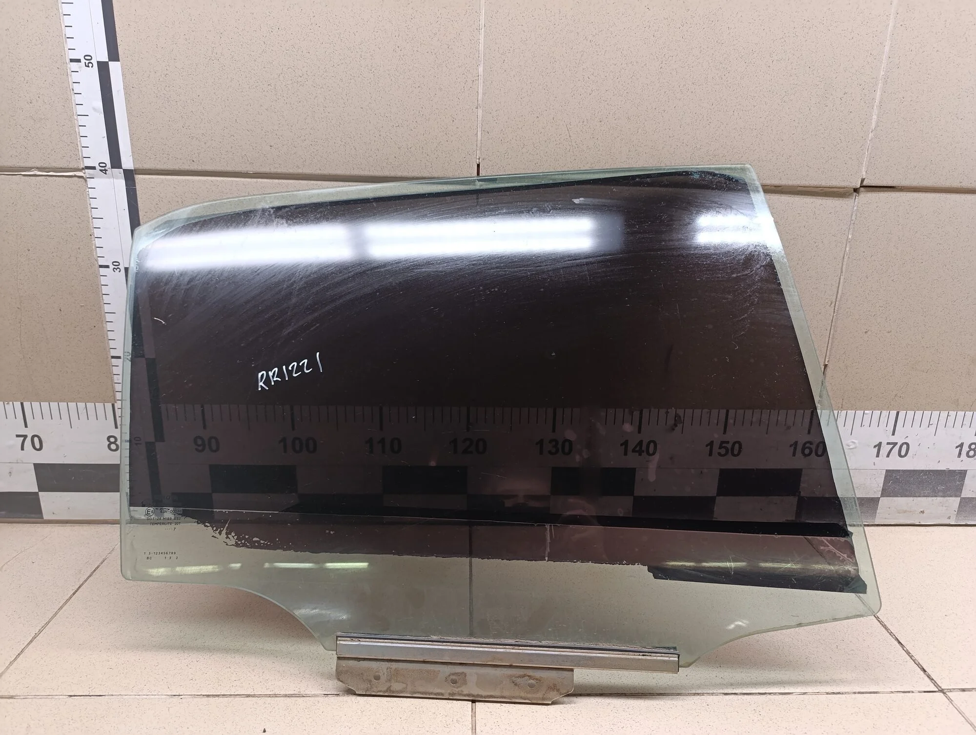 Стекло двери задней правой Auris (E15) 2006-2012