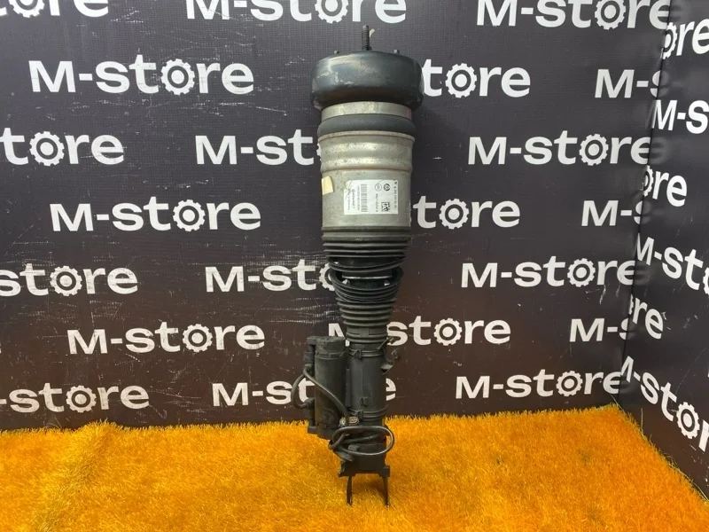 Пневмостойка Mercedes-Benz C-Class 2014 A2053200525 W205 274.920, передняя левая