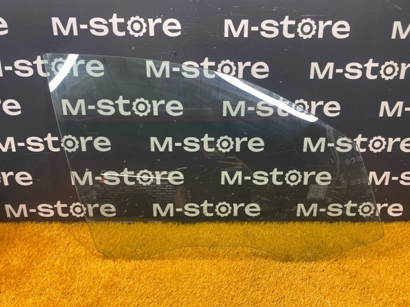 Стекло боковое Bmw 1-Series 2009 51337067792 E87 N46B20B, переднее правое