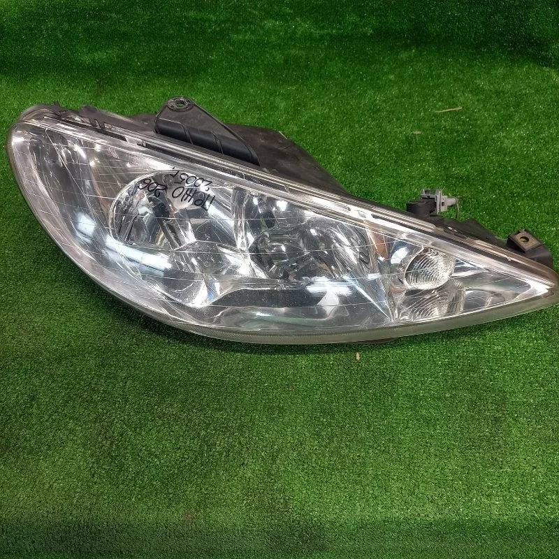 Фара правая Peugeot 206 2004