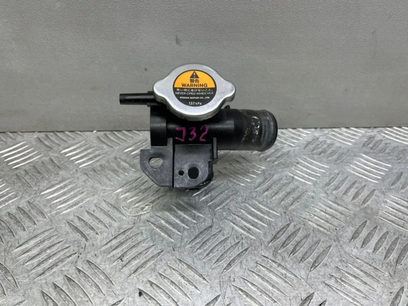 Заливная антифриза Nissan Teana J32