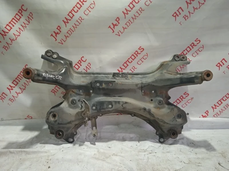 Подрамник двигателя передний Toyota Avensis T271