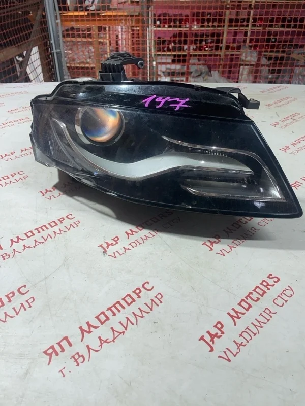 Фара ксеноновая передняя правая Audi A4 B8 CDN