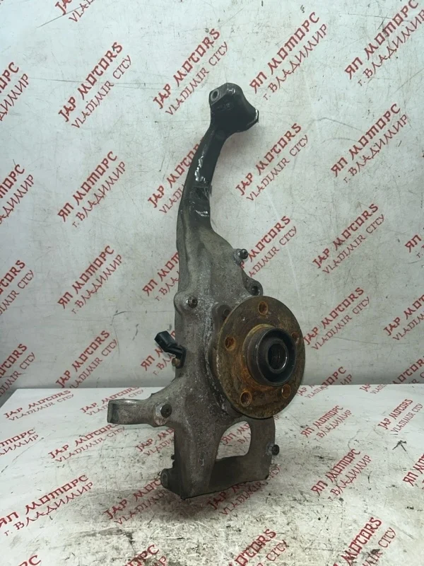 Кулак поворотный передний левый Audi A4 B8 СЕДАН