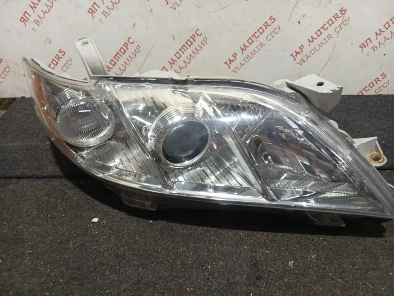 Фара ксеноновая передняя правая Toyota Camry AVC