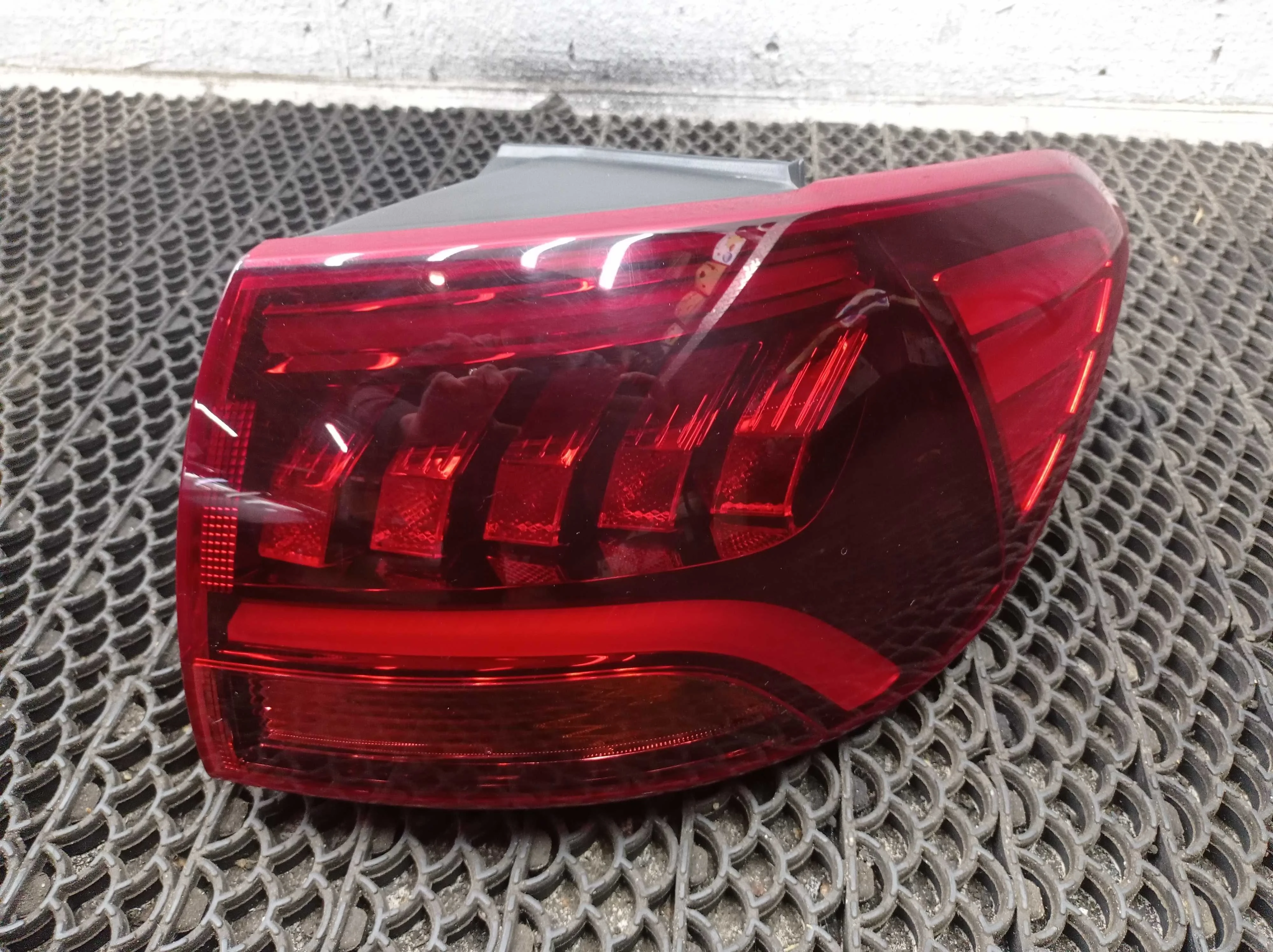 Фонарь задний наружный правый Kia Sorento/Sorento Prime