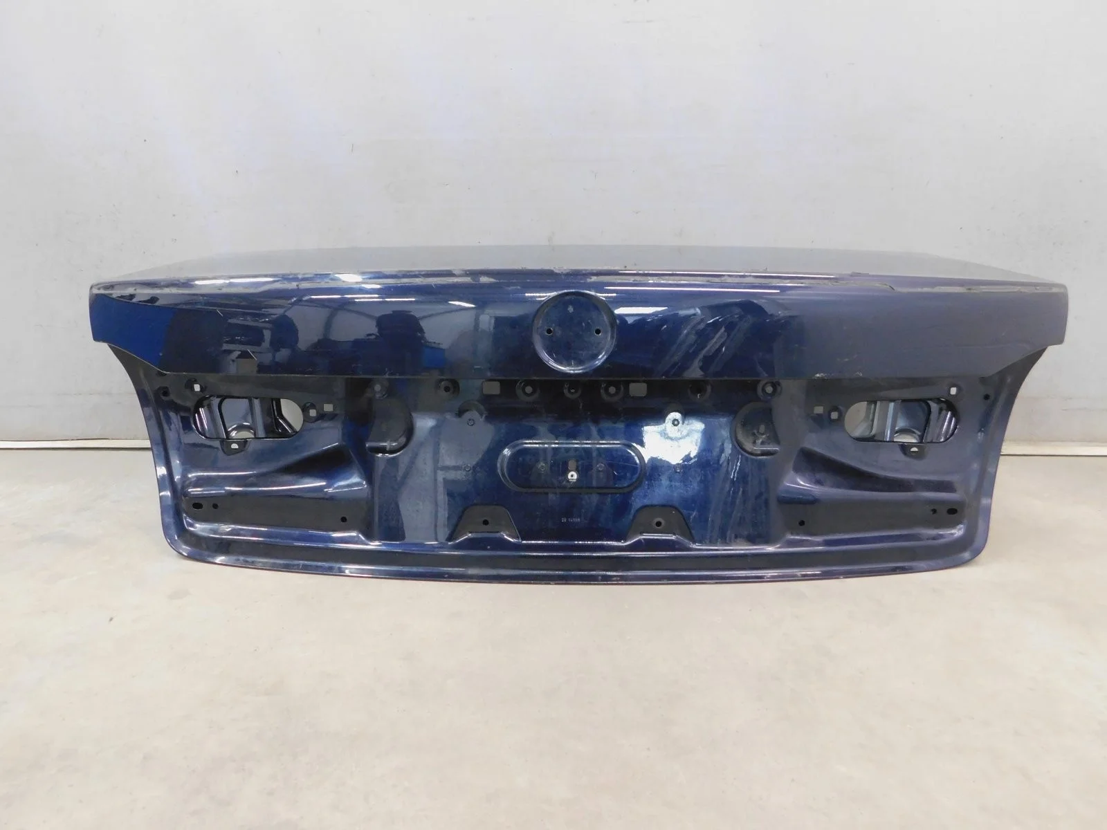 Крышка багажника BMW 7-Series