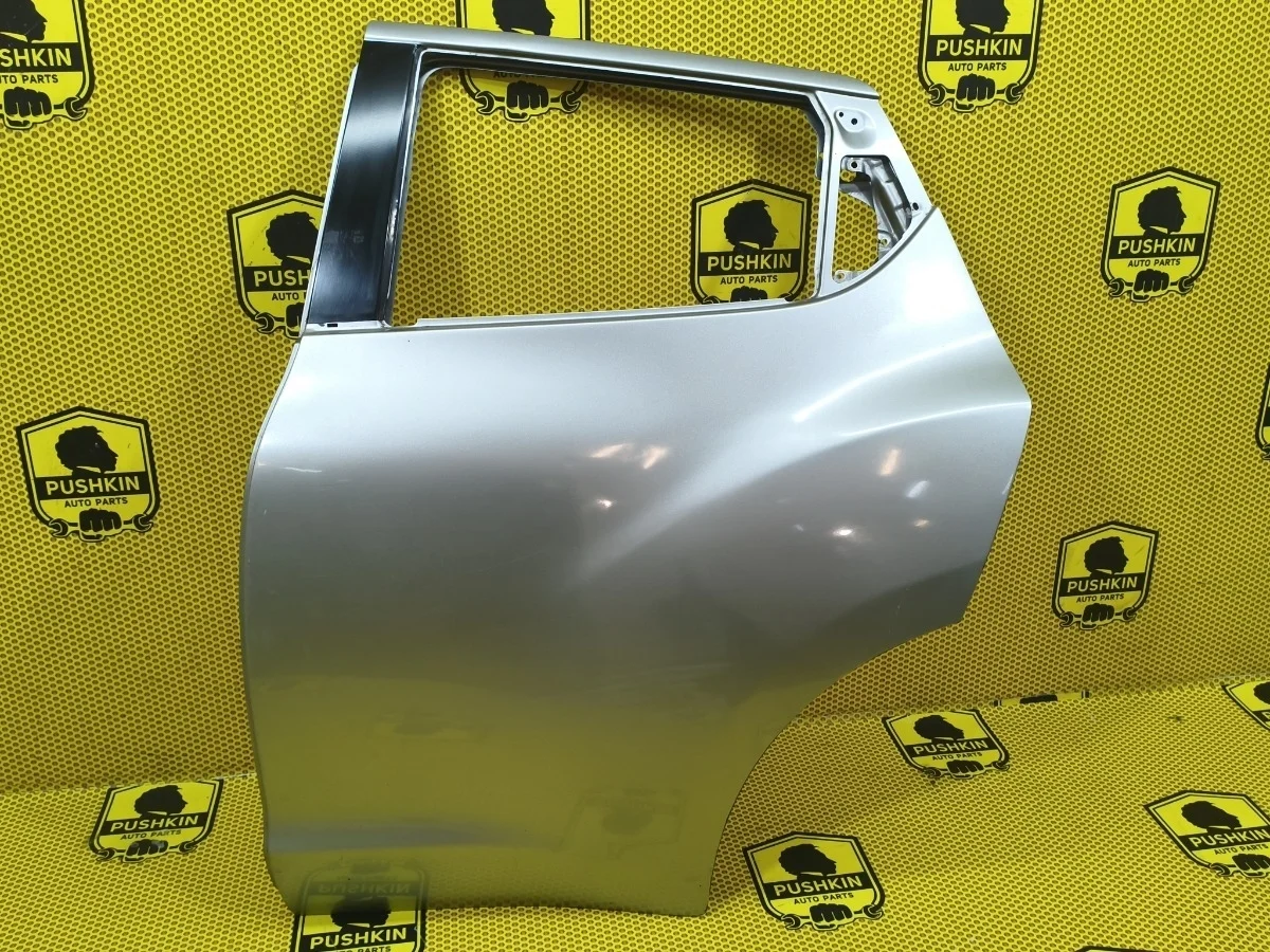Дверь задняя левая Nissan Juke